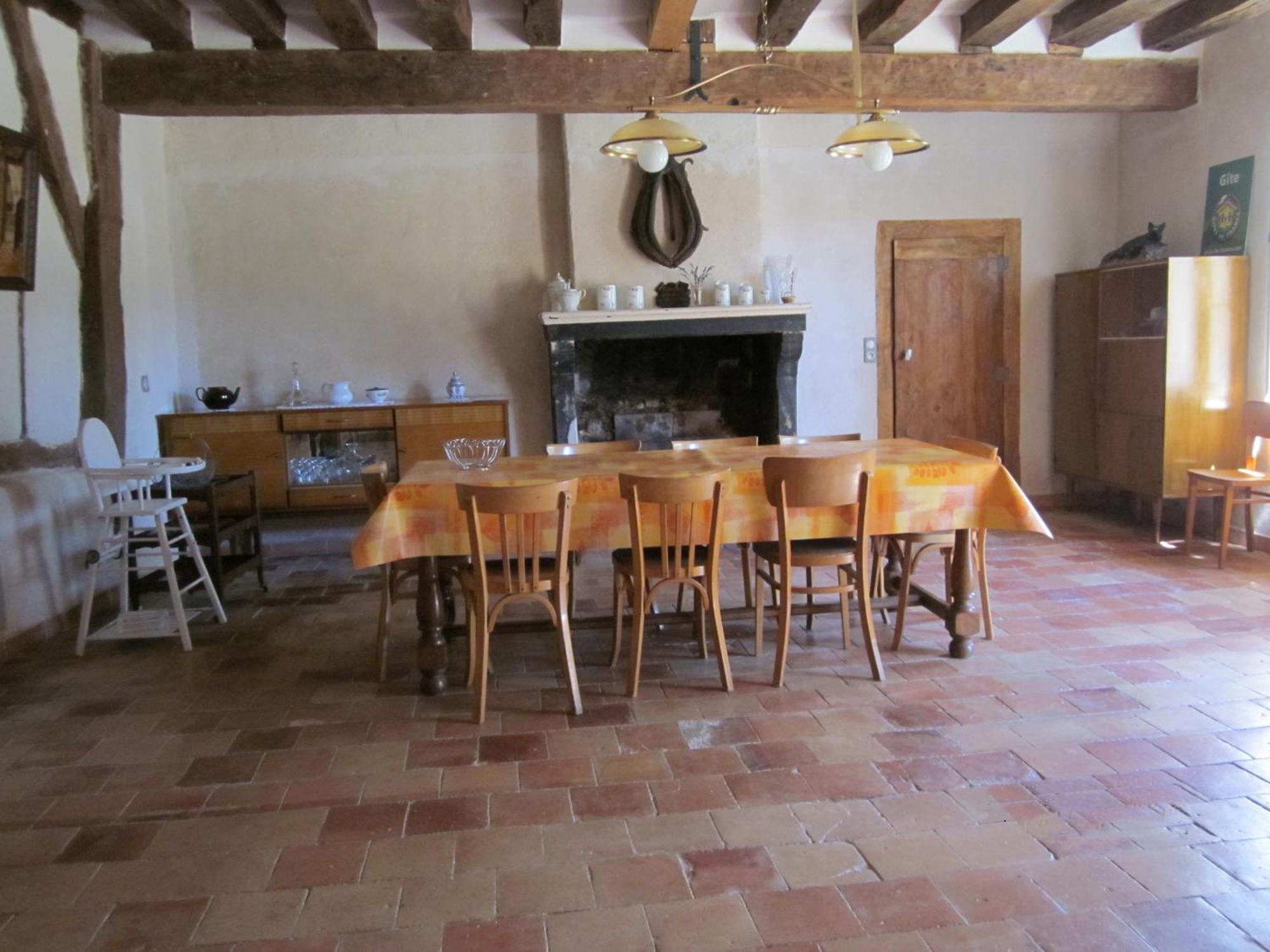 Maison Spacieuse Et Independante Avec Jardin Et Terrasse, Ideale Pour Observer La Nature En Sarthe - Fr-1-410-215 Rouperroux-le-Coquet Luaran gambar